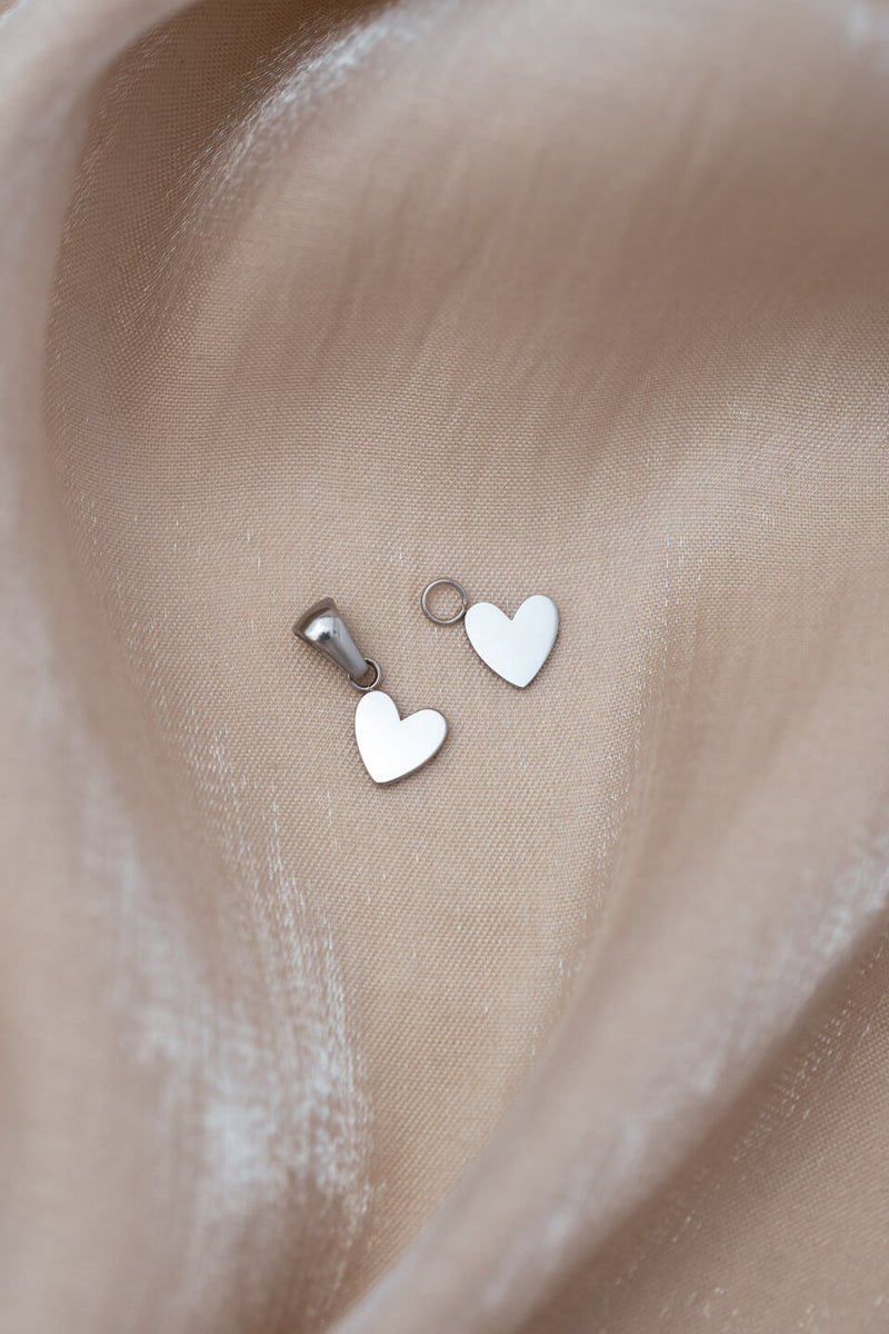 Amia Charm
