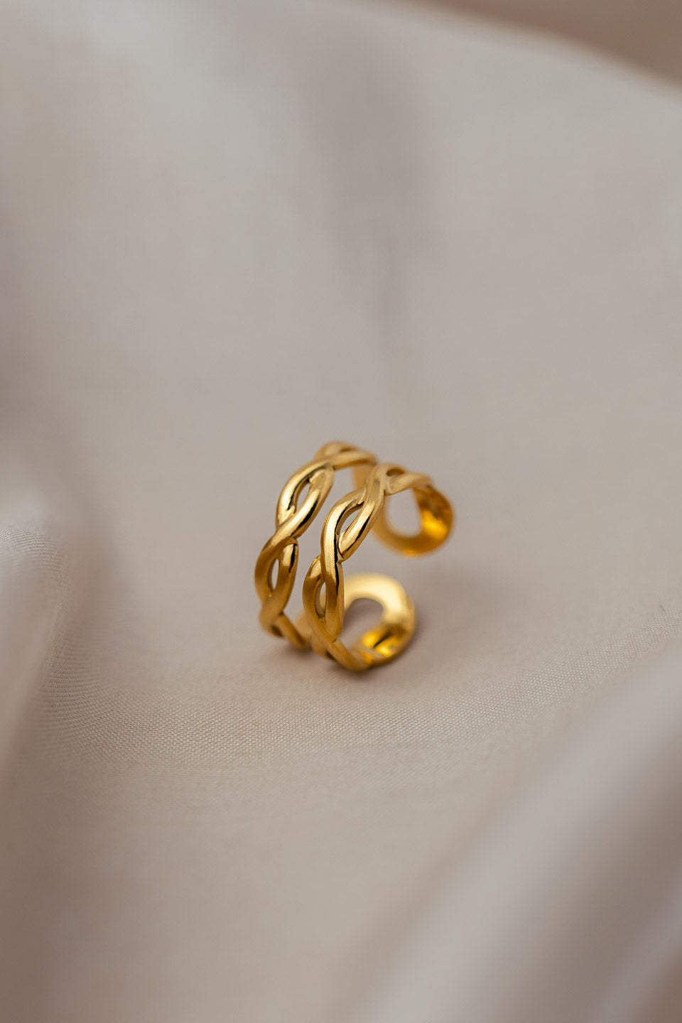 Lelia Ring