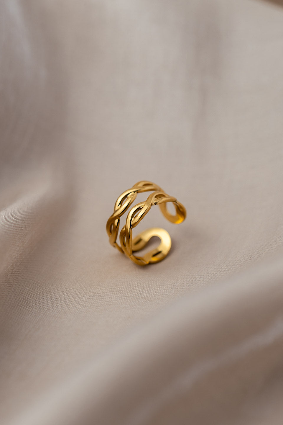 Lelia Ring
