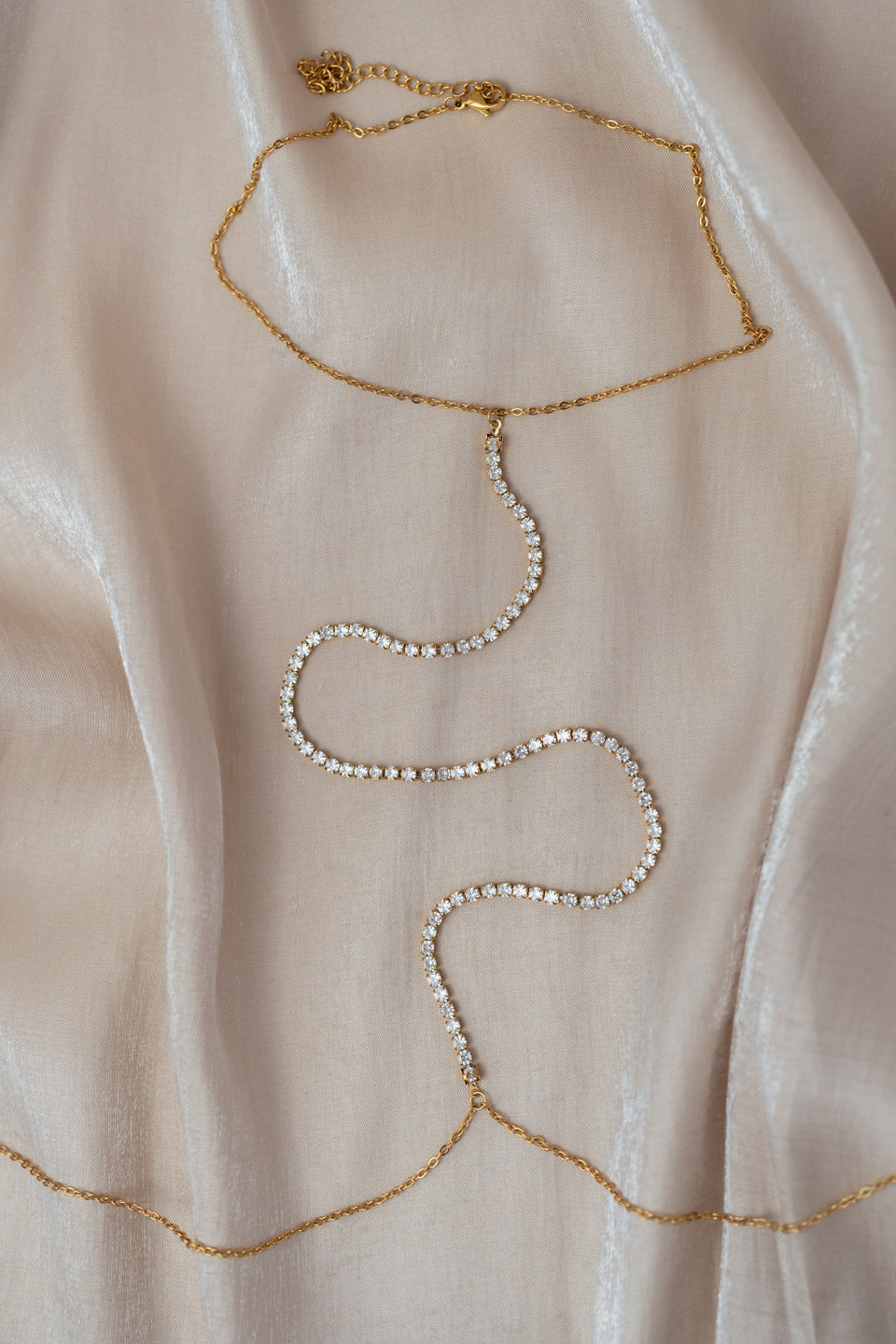 Bodychain in Gold mit Zirkonia Steinen